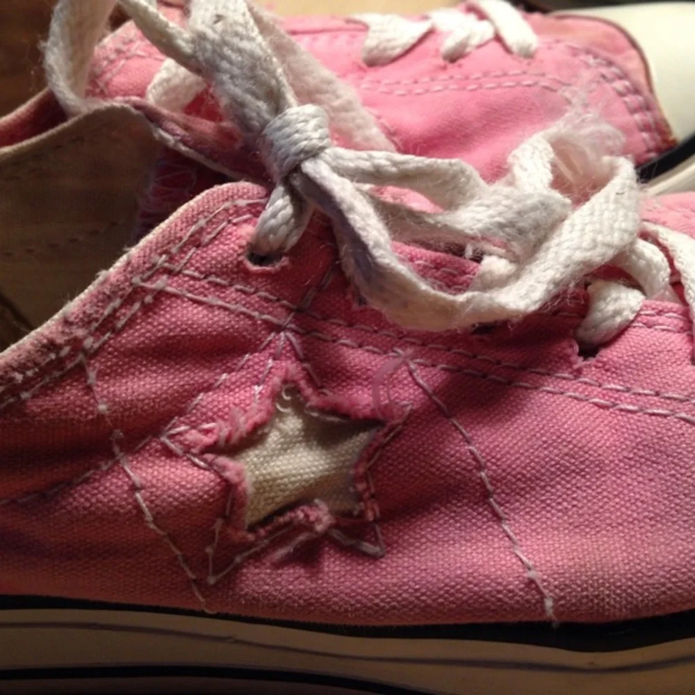 Girl's converse pink sneakers